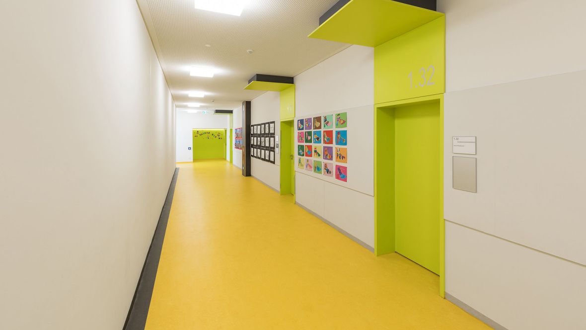 Grund- und Mittelschule am Eichenwald Neusäß Gang – Forbo Marmoleum Fresco